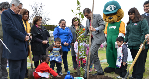 Plantación simultánea se realizó a nivel nacional en jardines infantiles de todo el país.