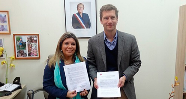 La firma del acuerdo se realizó en dependencias de CONAF en la capital regional, Talca.