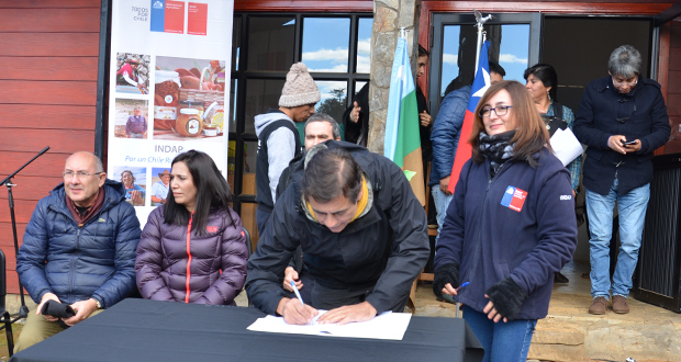 Plan de Desarrollo Forestal para Comunidades Indígenas de la Provincia de Osorno fue firmado entre CONAF, INDAP, CONADI y representantes de más de 100 comunidades de esta zona.