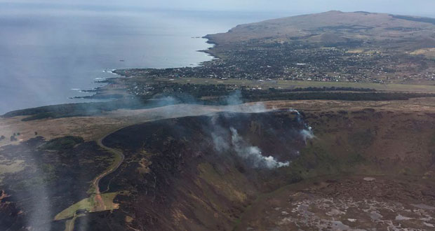 Incendio forestal en Isla de Pascua.